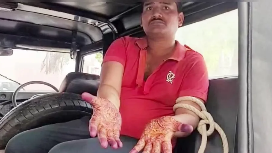 વરરાજો લગ્ન કરવા જતો હતો, પોલીસે મહેંદી વાળા હાથમાં હાથકડી પહેરાવી