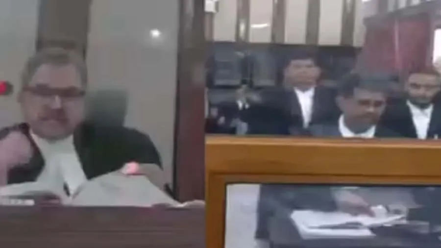 યહી તો રોના હૈ, મને અંગ્રેજી નથી આવડતું તમને હિંદી, વકીલ છવાઇ ગયા