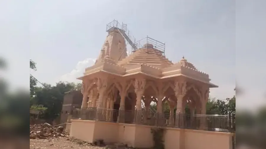 કલોલ: વહીવટદારોએ બારોબાર મંદિરનો જ 2.92 કરોડમાં સોદો કરી નાંખ્યો