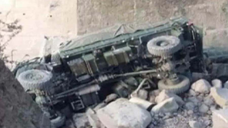 કાશ્મીરમાં સેનાની એમ્બ્યુલન્સ ખીણમાં પડી, 2 જવાનોના નિધન, 2 ઈજાગ્રસ્ત