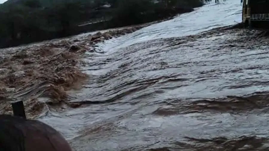 અમરેલી-રાજુલામાં મુશળધાર વરસાદ, નદી બે કાંઠે, પૂરમાં 5 લોકો ફસાયા