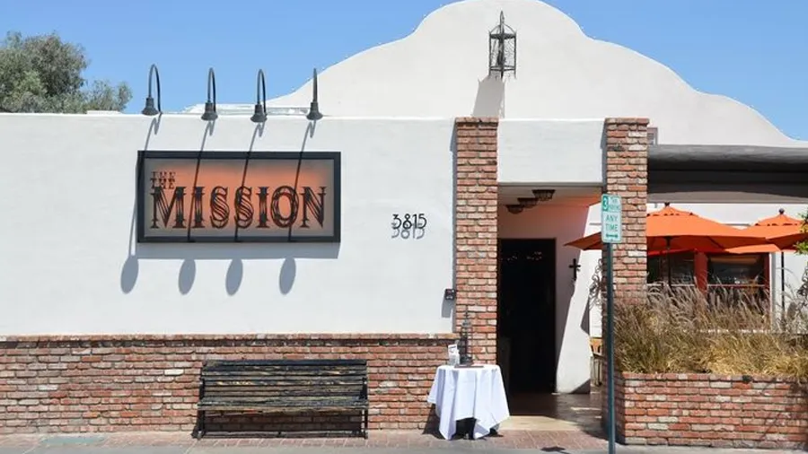 એક એવું રેસ્ટોરાં જ્યાં ખાધા પછી તમારે ચાટવી પડે છે ત્યાંની દિવાલ, જાણો કારણ