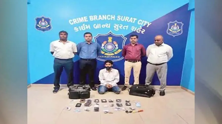 મુંબઇનો સ્માર્ટ ચોરઃ મોબાઇલ રાખે નહીં, કારમાં જ સુઈ જાય, સુરત પોલીસે પકડ્યો
