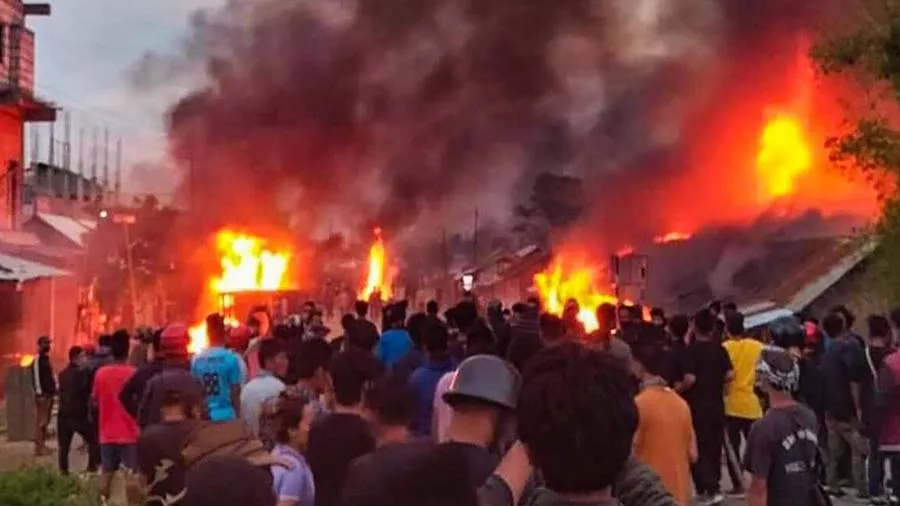 મણિપુર હિંસામાં 54 લોકોના મોત, પરિસ્થિતિ સંભાળવા 10000 જવાન રસ્તા પર ઉતર્યા