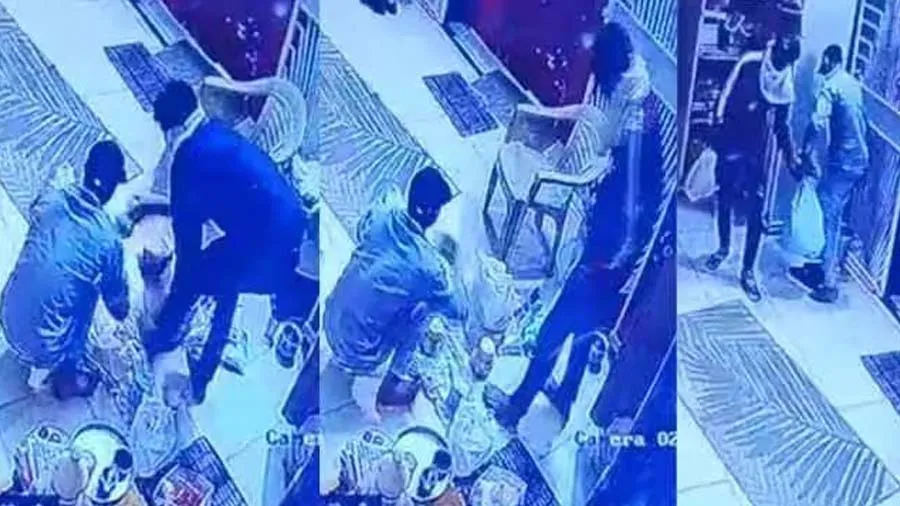 કારથી આવેલા ચોરો ભગવાનનો મુગટ અને દાનપેટી લઈ ગયા, ઘટના CCTVમાં કેદ