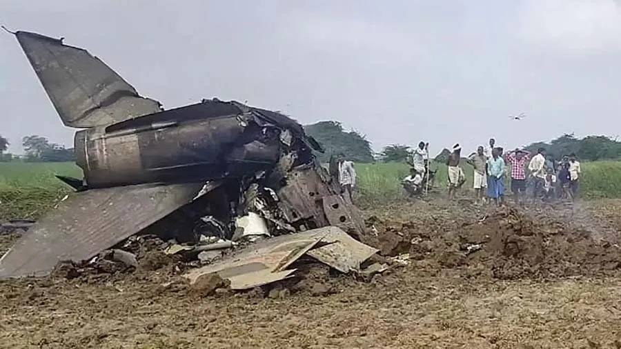 એરફોર્સનું મિગ-21 વિમાન ક્રેશ થઈ ઘર પર પડ્યું, પાયલટ બચી ગયા 4 ગામવાસીના નિધન
