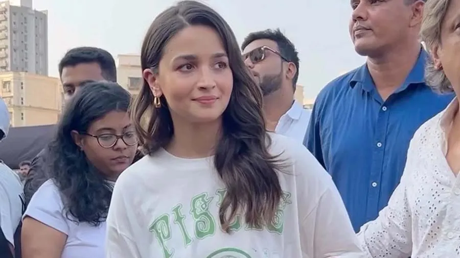 કરીનાએ ઇગ્નોર કર્યું અને આલિયાએ સામેથી હાથ મિલાવ્યો, ફેન કહે- દિલથી અમીર છે