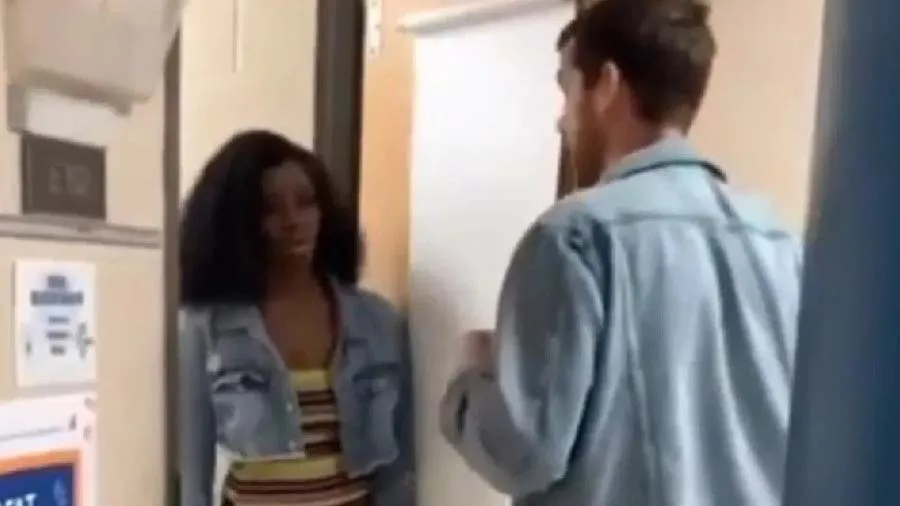 ક્લાસમાં મોબાઈલનો ઉપયોગ કરતી છાત્રા પાસેથી ફોન છીનવી લેતા ઉઠાવ્યું ભયાનક પગલું