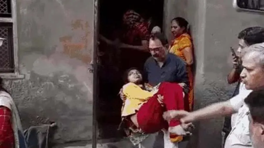 બે બહેનો 1 વર્ષ સુધી ઘરમાં કેદ રહી, પોલીસે ઘર ખોલ્યું તો...