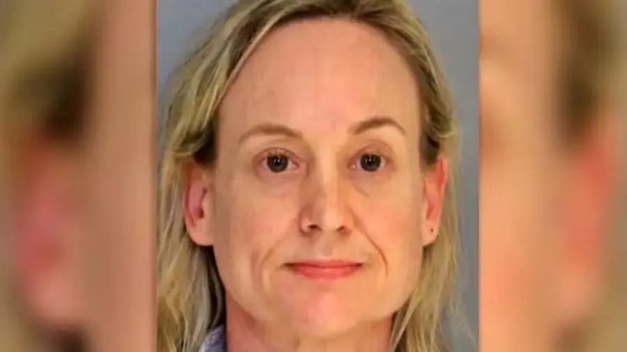 મહિલા ટીચર સગીર વિદ્યાર્થી સાથે જબરદસ્તી સંબંધ બાંધતી, 9 વર્ષ પછી ધરપકડ