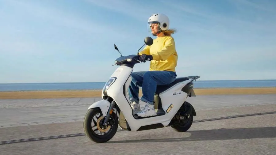 Hondaએ લોન્ચ કર્યું પોતાનું પહેલું ઇલેક્ટ્રિક સ્કૂટર EM1, જાણો તેના ફીચર્સ