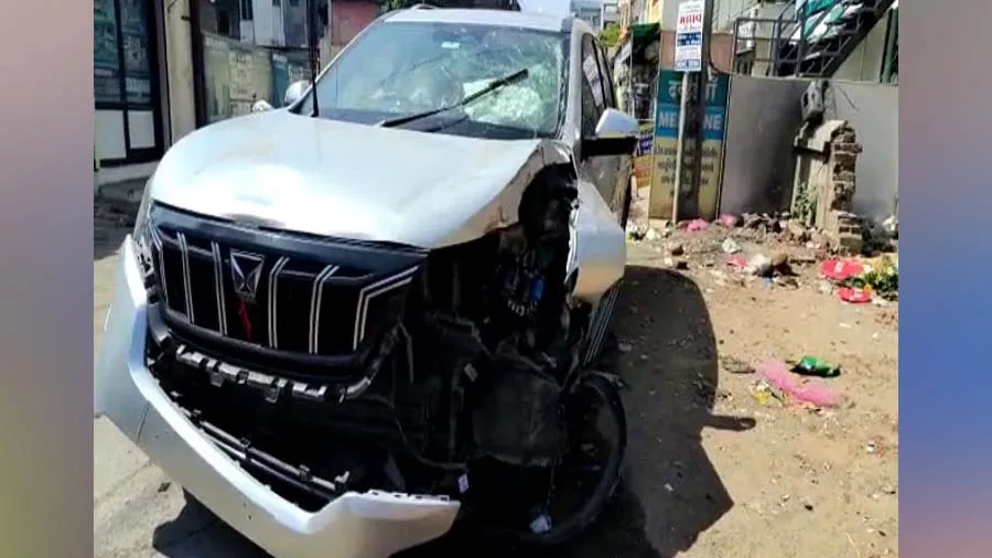 વરરાજાની કારના ચાલકે એક્સીલેટર દબાવી દેતા જાનૈયાઓ ફુટબોલની જેમ ફંગોળાયા, 1 મોત