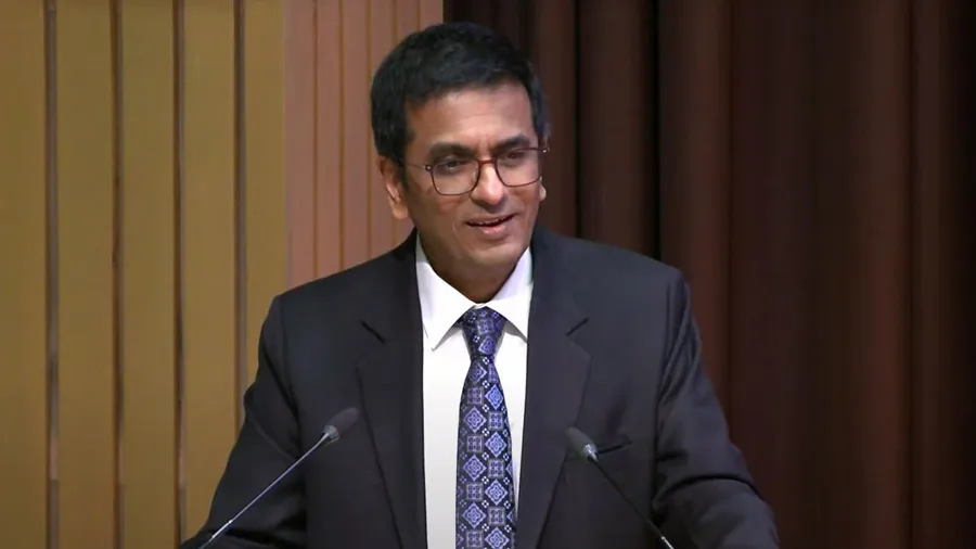 CJI ચંદ્રચુડને મહિલા વકીલનું ગાઉન કેમ પહેરવું પડેલું? હાઈકોર્ટમાં બનેલી ઘટના