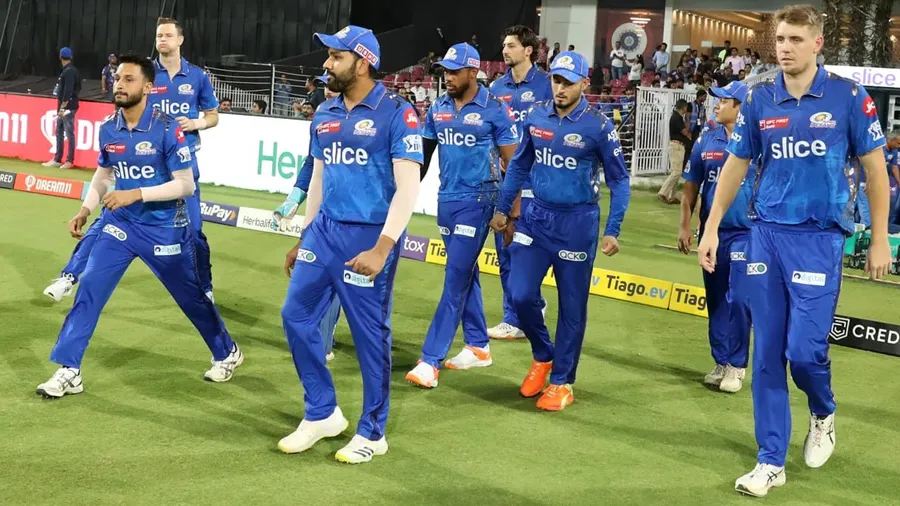 MI પોતાની અંતિમ મેચ હારીને પણ પહોંચશે પ્લેઓફમાં, રોહિતે કરવી પડશે આ પ્રાર્થના