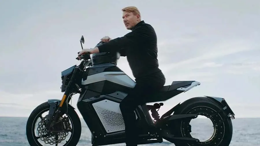 F1 રેસરે ડિઝાઇન કરી ઇલેક્ટ્રિક બાઇક, જાણો સ્પેશિયલ એડિશન બાઇકની ખાસિયત અને કિંમત