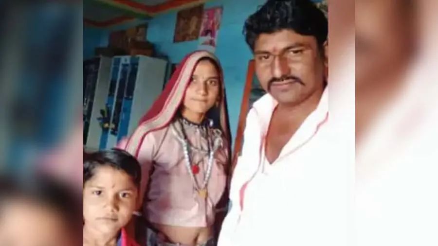 કાળમૂખી કારની ટક્કરથી બાઇક સવાર પતિ-પત્ની, પુત્રનું મોત