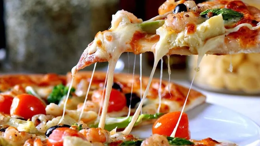 સુરતીઓ ડોમિનોઝ-પિત્ઝા હટ-લાપિનોઝના પિત્ઝાનો શોખ હોય તો ચેતી જજો, 40 kg ચીઝ...