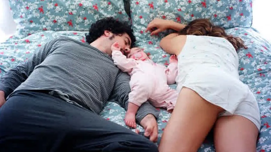 બાળકના જન્મ બાદ પતિનો સેક્સમાં ઓછો થઈ ગયો છે રસ, જાણો શું કરશો