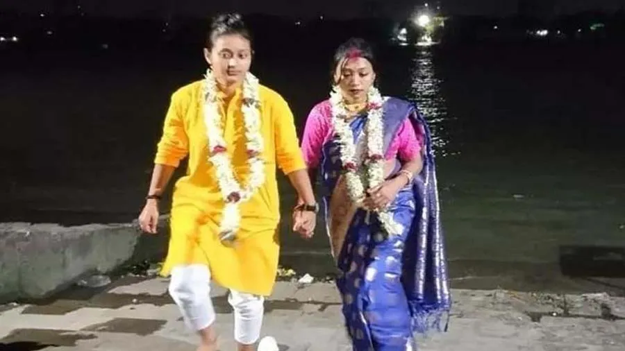 પતિ સાથે છૂટાછેડા લીધા પછી પરિણીતાએ કુંવારી છોકરી સાથે લગ્ન કરી લીધા