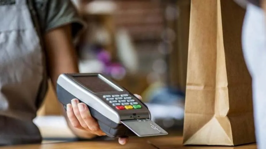 બિલ વખતે વેપારી મોબાઇલ નંબર માંગે તો આપવું જરૂરી છે? જાણો શું છે કાયદો