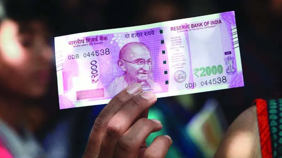 દુકાનદારે મહિલાએ આપેલી 2000ની લેવાની ના પાડી, કારણ જાણીને તમે હસી હસીને થાકી જશો