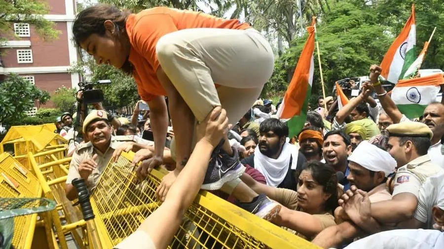 નવી સંસદના ઉદ્ઘાટન વખતે મહિલા પહેલવાનોએ એવું શું કર્યું કે પોલીસે પકડી લીધા