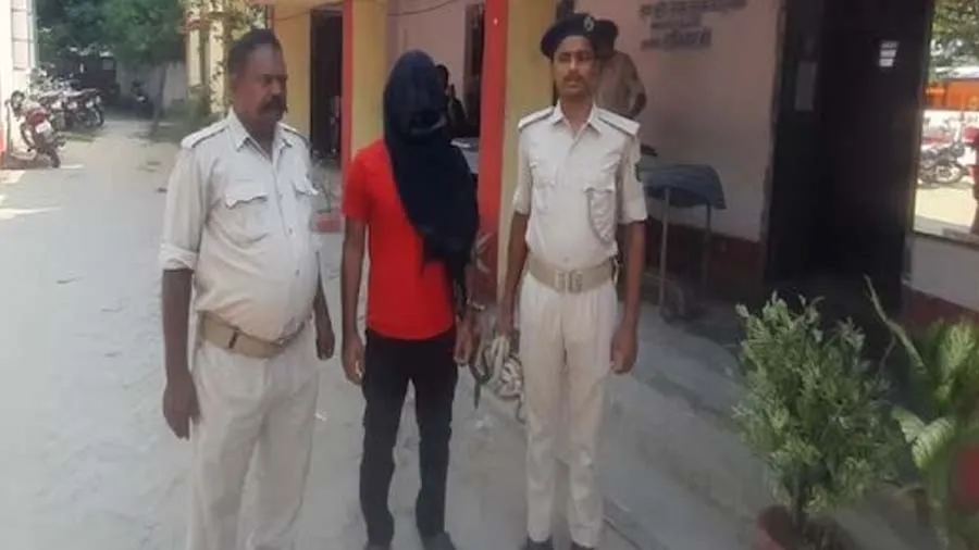 પોતાને બ્રાહ્મણ-પત્રકાર બતાવી એક જ ઘરની બે સ્ત્રીની લાજ લેનાર લવજેહાદી ઝડપાયો