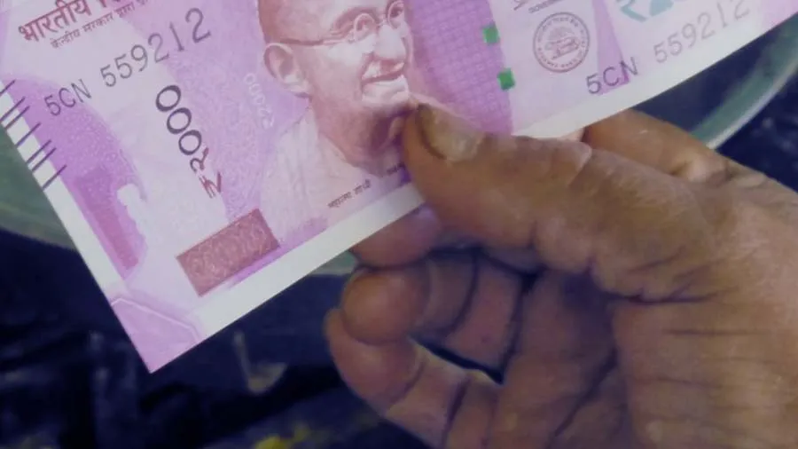 વડોદરામાં કિરણ મોટર્સે રૂ. 2000ની નોટ નહીં લેતા મામલો પોલીસ સ્ટેશને પહોંચ્યો