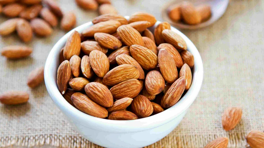 વધુ બદામ ખાવાના ગેરફાયદા પણ છે, જાણો સાઇડ ઇફેક્ટ્સ