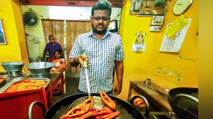 કોલેજ પ્રોફેસરની નોકરી છોડી વેચવા લાગ્યા માછલી, મહિનાની કમાણી 1 લાખ