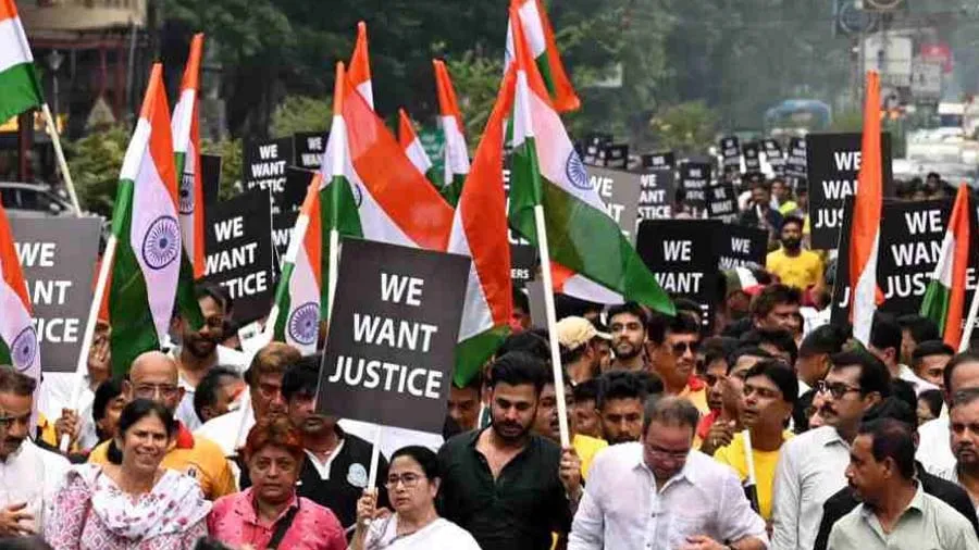 મહિલા પહેલવાનોને લઇ સચિનના ઘરની બહાર લાગ્યા પોસ્ટર, મમતા દીદી જોડાયા