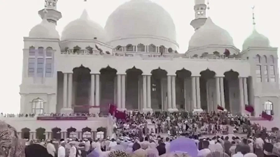 ચીને 1000 વર્ષ જૂની ઐતિહાસિક મસ્જિદ તોડી પાડી, વિરોધ કરનારાને કહ્યું સરેન્ડર કરો