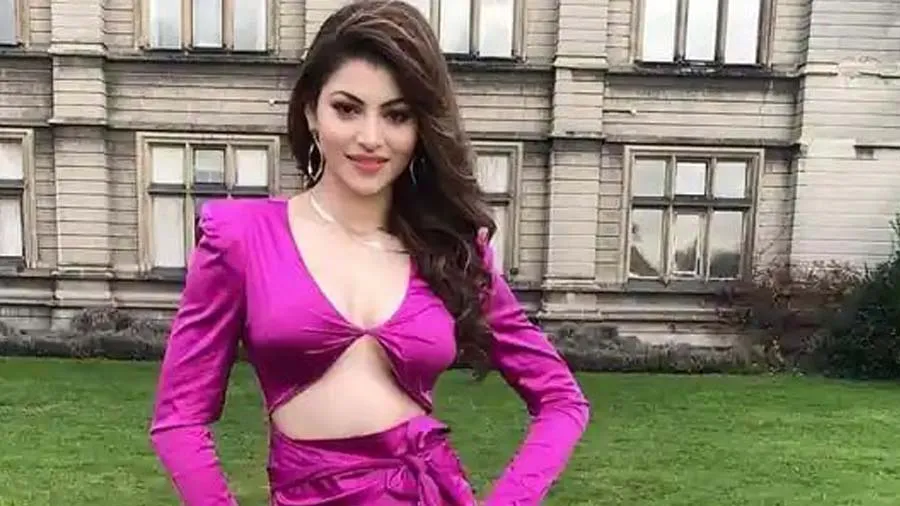 ઉર્વશી રૌતેલાએ ખરીદ્યો 190 કરોડ રૂપિયાનો બંગલો,બોલિવુડના આ દિગ્ગજની પડોશી બની