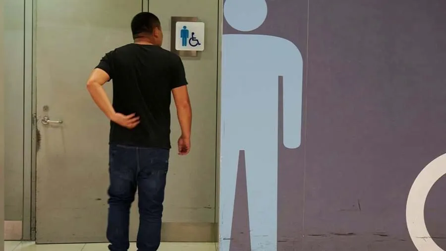 ઓફિસ ટાઇમમાં 6 કલાક ટોયલેટમાં ભરાઇ રહેતો હતો કર્મી, કંપનીએ એવો નિર્ણય કર્યો કે