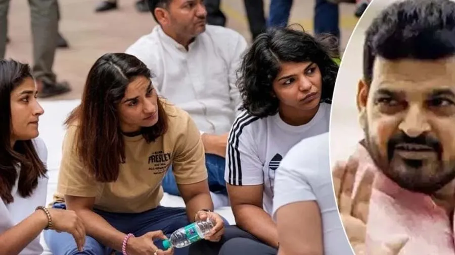 'T-શર્ટ ખેંચી, છાતી-નાભિ પર હાથ મૂક્યો',FIRમાં મહિલા રેસલર્સના બ્રિજભૂષણ પર આરોપ