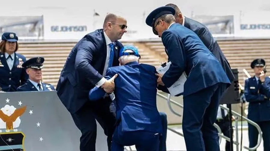 દુનિયાના સૌથી પાવરફુલ માણસને શું થયું છે, એકવાર પડી ગયા બીજી વખત માથું ટકરાયું