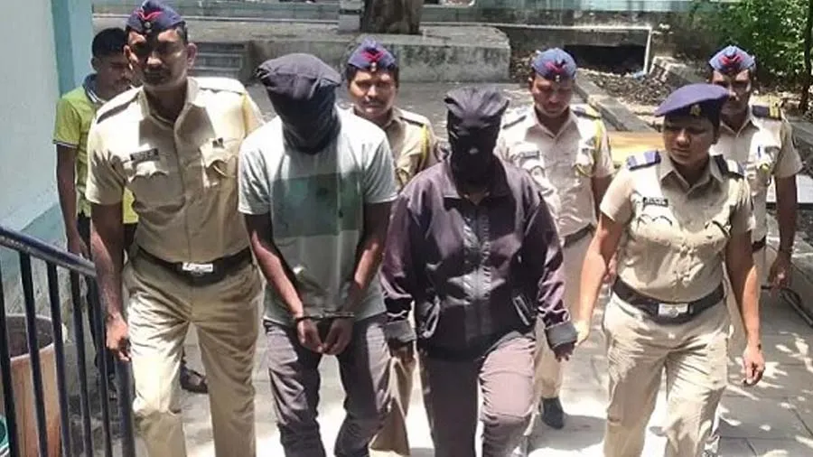 દીકરીના પ્રેમી સાથે મળીને કરી પતિની હત્યા, પછી મહિલાએ પેટ્રોલ નાખી લાશને સળગાવી