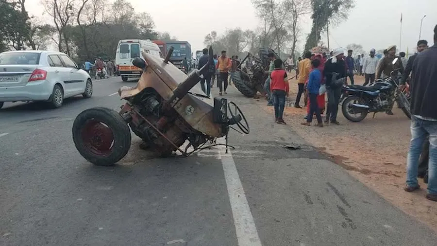 એક ઝોકું આવ્યું અને બે પરિવારો ઉજડી ગયા, અકસ્માતમાં ટ્રેક્ટરના બે ટુકડા