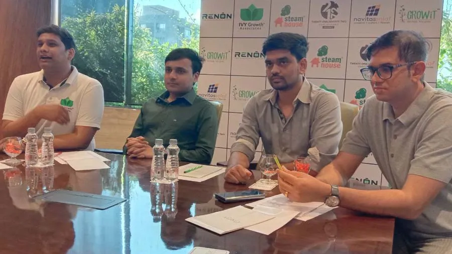 સુરતના 4 યુવાનોએ દેશ-વિદેશના રોકાણકારો માટે બનાવ્યું સ્ટાર્ટઅપ