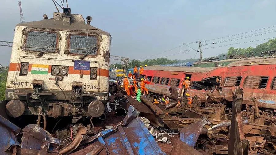 ઓરિસ્સા ટ્રેન અકસ્માતવાળી જગ્યાએ કેમ આવી રહી છે અજીબ ગંધ? રેલવેએ જણાવ્યું કારણ