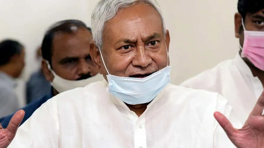 CM નીતિશ કુમારની સુરક્ષામાં ચૂક, સુરક્ષા ઘેરો તોડી 2 બાઇકર્સ ઘૂસ્યા, CM ભાગ્યા