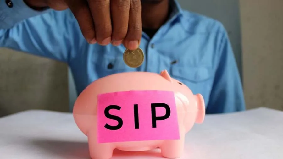 મે મહિનામાં 14 લાખ લોકોએ SIP ખાતા કરાવ્યા બંધ, શું મ્યુચ્યુઅલ ફંડથી થયો મોહ ભંગ?