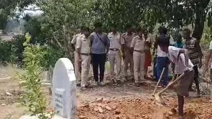 લગ્નમાં મોત થયું હતું, હાઇકોર્ટના આદેશ પર પોલીસે શબને કબરમાંથી બહાર કાઢ્યું