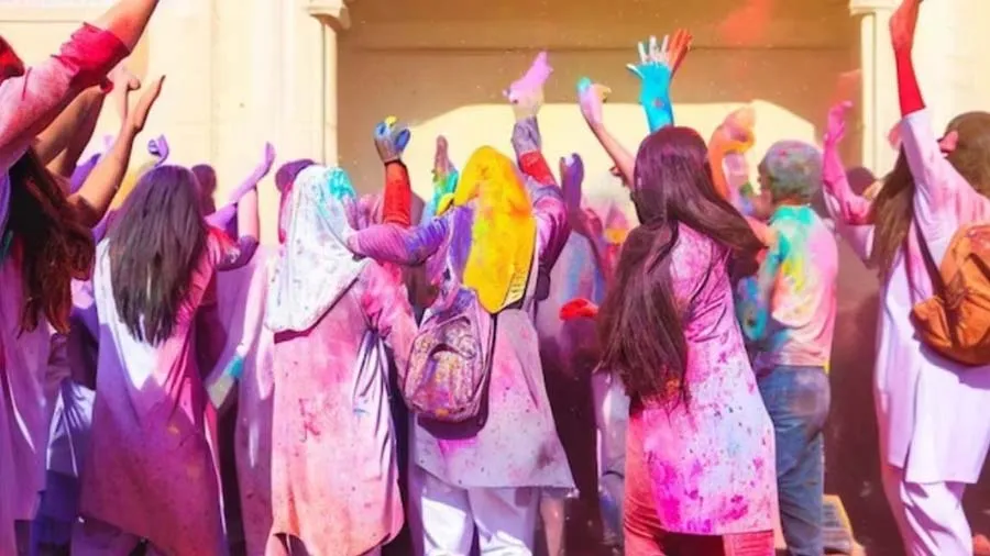 પાકિસ્તાનની બધી યુનિવર્સિટીમાં હોળીના તહેવાર પર પ્રતિબંધ