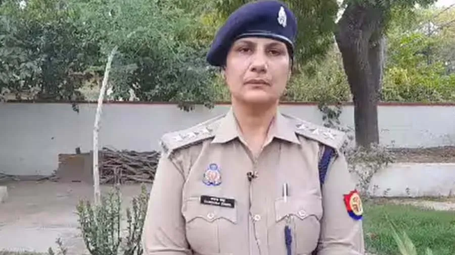 રજિસ્ટર મેરેજ પર સાઈન કરતી વખતે ખબર પડી શૈલેન્દ્ર તો જમીલ છે, વિરોધ પર સાથીઓ..