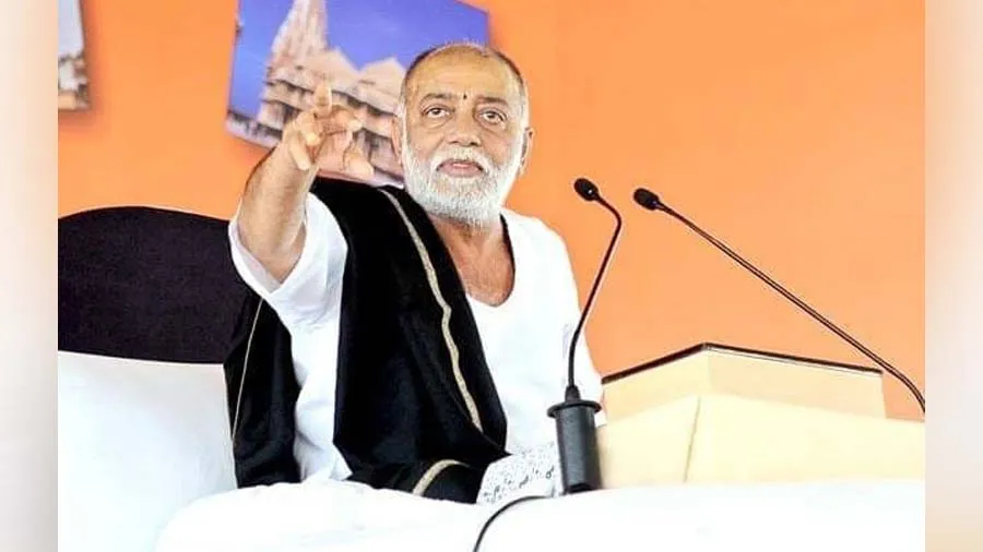 મોરારી બાપુએ આદિપુરુષ પર આપ્યું મોટું નિવેદન, બોલ્યા- વ્યાસપીઠ પરથી...