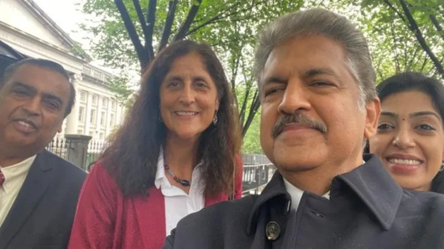 USમાં કેબ બુક કરાવતી વખતે આનંદ મહિન્દ્રા-મુકેશ અંબાણી સુનિતા વિલિયમ્સને મળ્યા