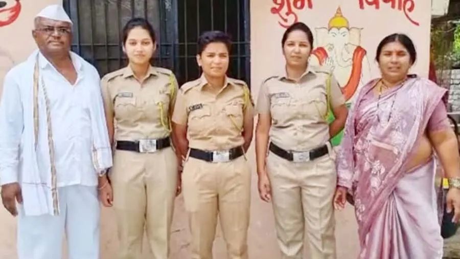 આ ગામમાં પહેલીવાર બન્યુ કે 3 દીકરી પોલીસમાં પસંદ થઇ, માએ મંગળસૂત્ર ગીરવે મૂકેલું
