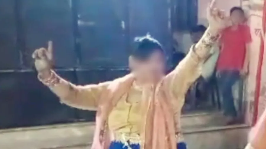 દુલ્હને ફ્લાઈંગ કિસ આપી, માએ સિગારેટના ધુમાડા ઉડાવ્યા,વરરાજો લગ્ન છોડી ભાગ્યો