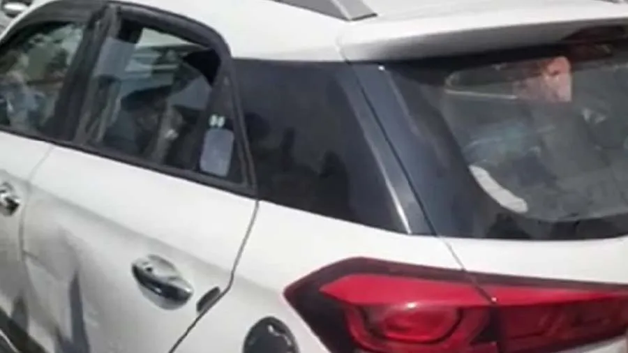 કુતરાને કારમાં પુરીને તાજમહેલ જોવા ગયું ફેમેલી, ગરમીના કારણે કુતરાનું મોત